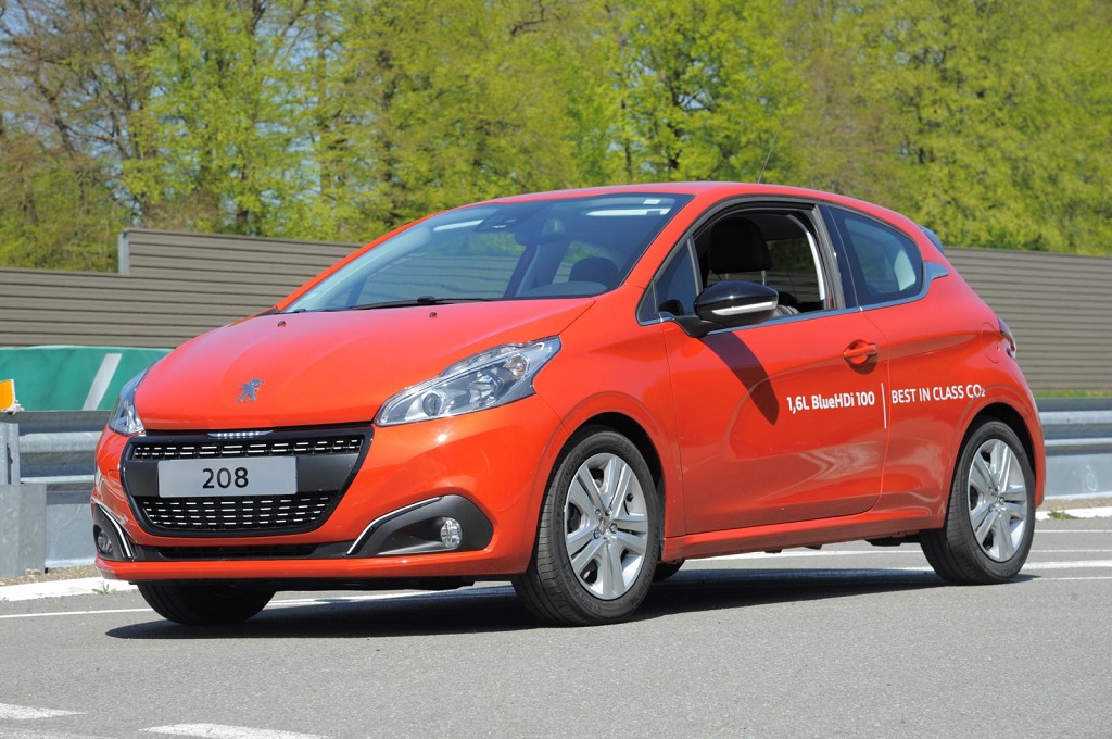 Peugeot 208 lập kỷ lục mức tiêu thụ nhiên liệu chỉ 2 lít/100km