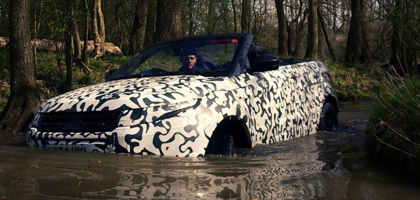 Land Rover “khoe” khả năng lội nước của Range Rover Evoque Convertible