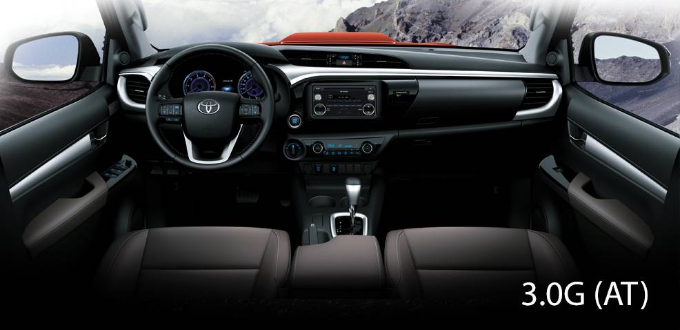 Toyota Hilux đối đầu Ford Ranger: Đường đến ngôi vương có dễ dàng?