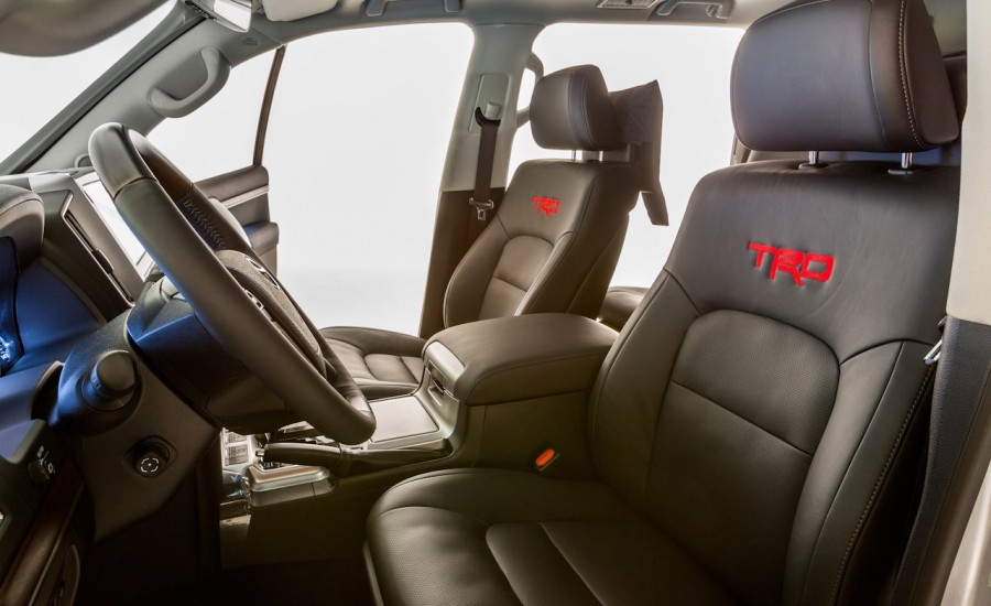 Toyota Land Cruiser TRD 2016 hóa thân thành “chiến binh địa hình” 