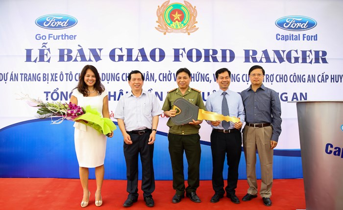Ford Việt Nam bàn giao 74 xe Ranger XL cho Bộ Công an
