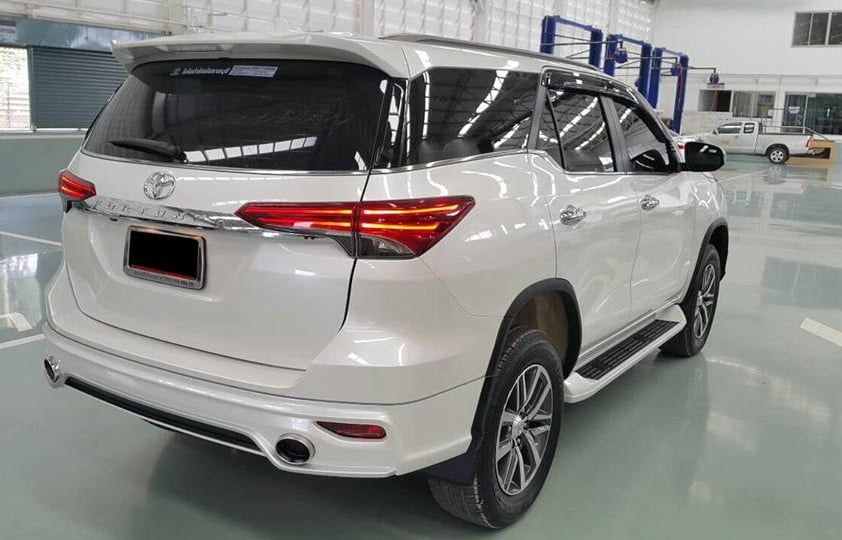 Thêm phụ kiện thay đổi diện mạo cho Toyota Fortuner 2016