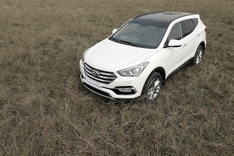 Chevrolet Captiva Revv và Hyundai SantaFe 2016: Lựa chọn nào đáng đồng tiền bát gạo?