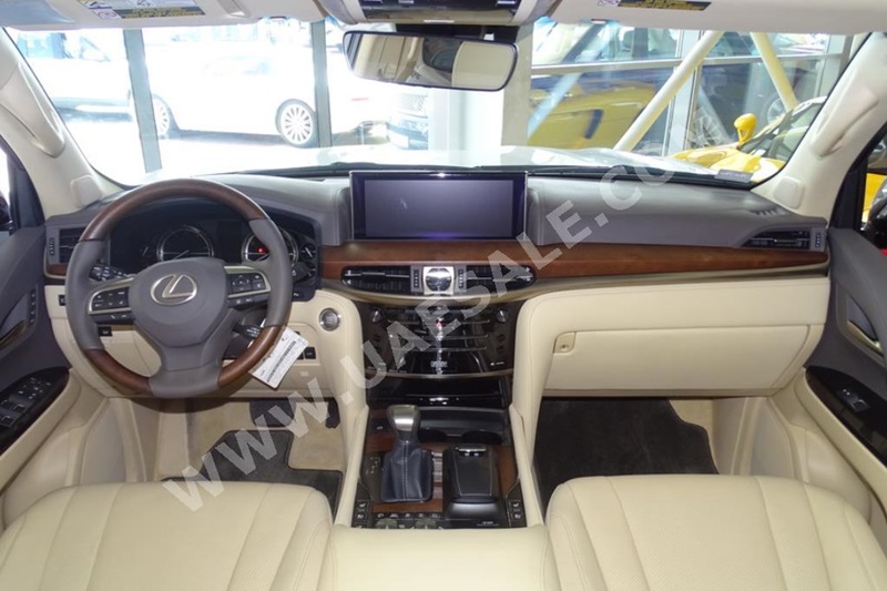 Choáng với phiên bản Lexus LX570 mui trần giá 350.000 USD
