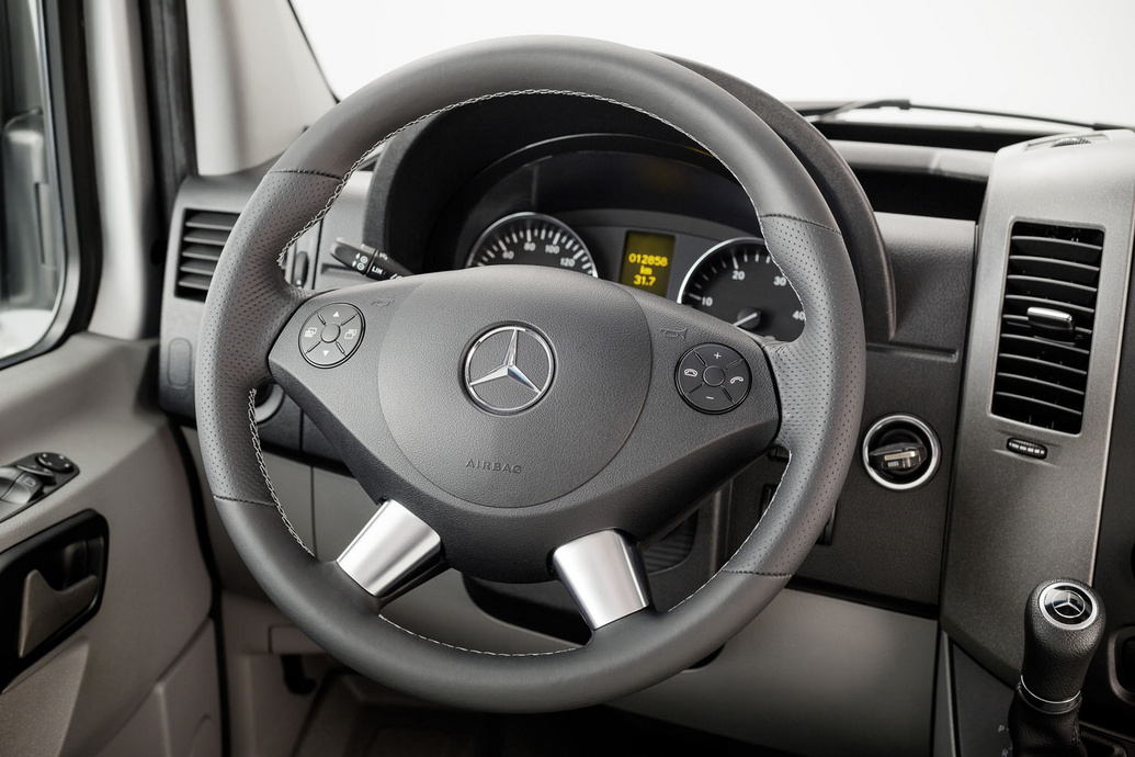 Phân khúc Minibus: Ford lên tiếng, Mercedes-Benz lập tức trả lời