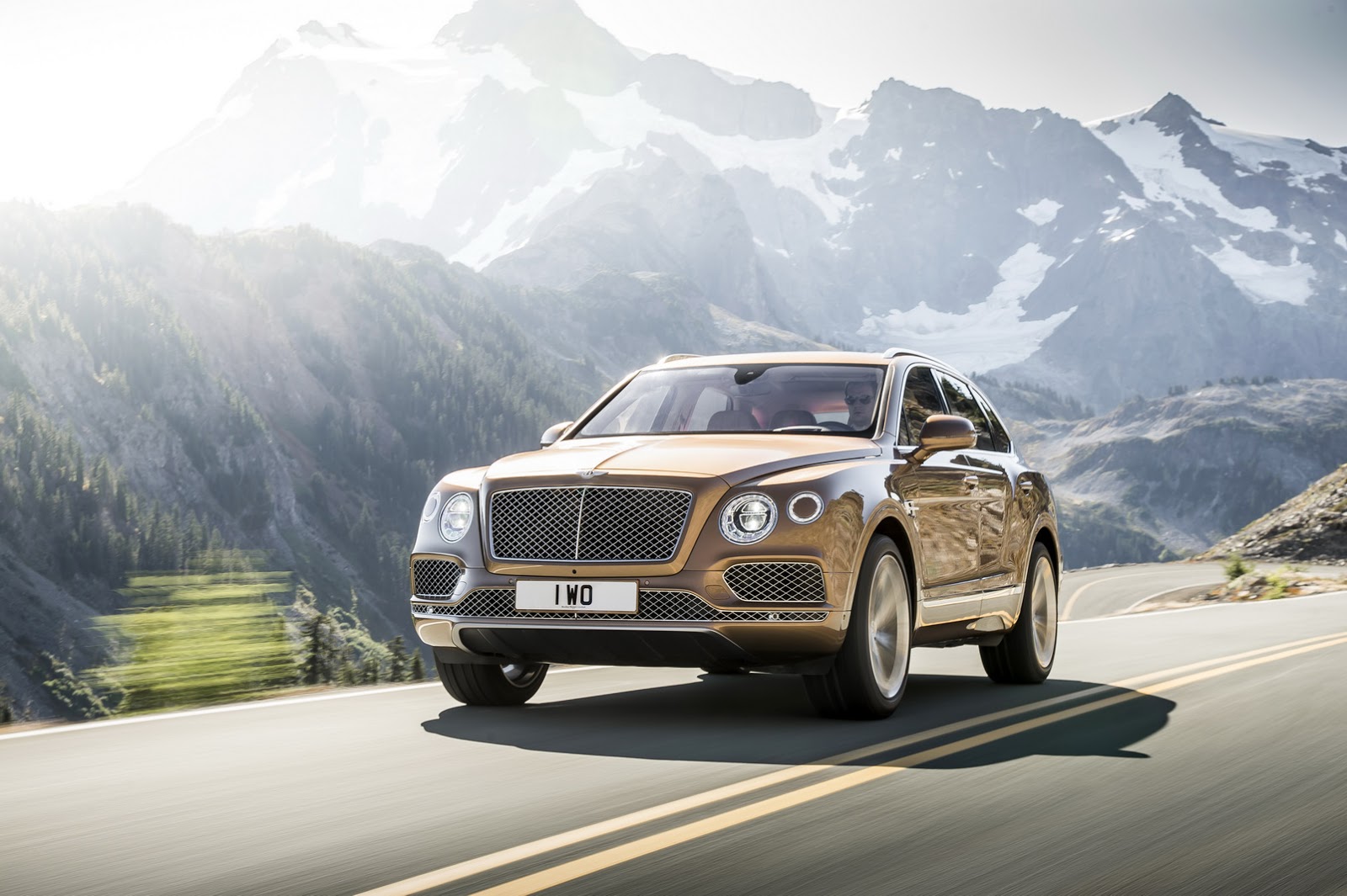 Bentley và Jaguar lần lượt trình làng SUV đầu tiên trong lịch sử