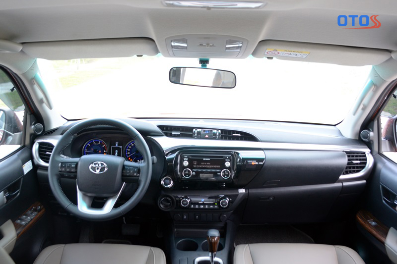 Đánh giá Toyota Hilux 2015: bán tải hiện đại, chẳng ngại thử thách