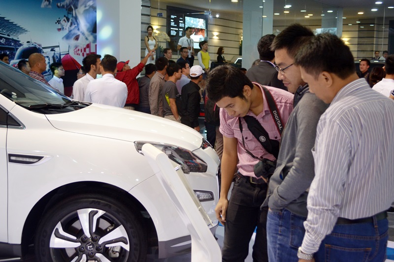 Tháng 10: Người Việt đổ xô mua ô tô, các hãng xe lập đỉnh doanh số