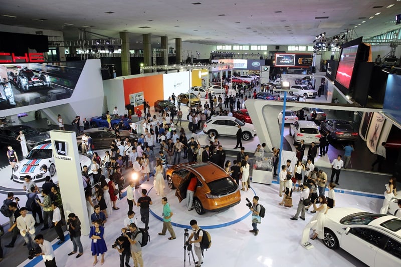 Tháng 10: Người Việt đổ xô mua ô tô, các hãng xe lập đỉnh doanh số