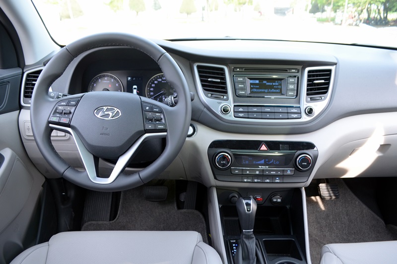 Hyundai Tucson 2016 và Mazda CX-5 2016: Lựa chọn nào đáng đồng tiền bát gạo