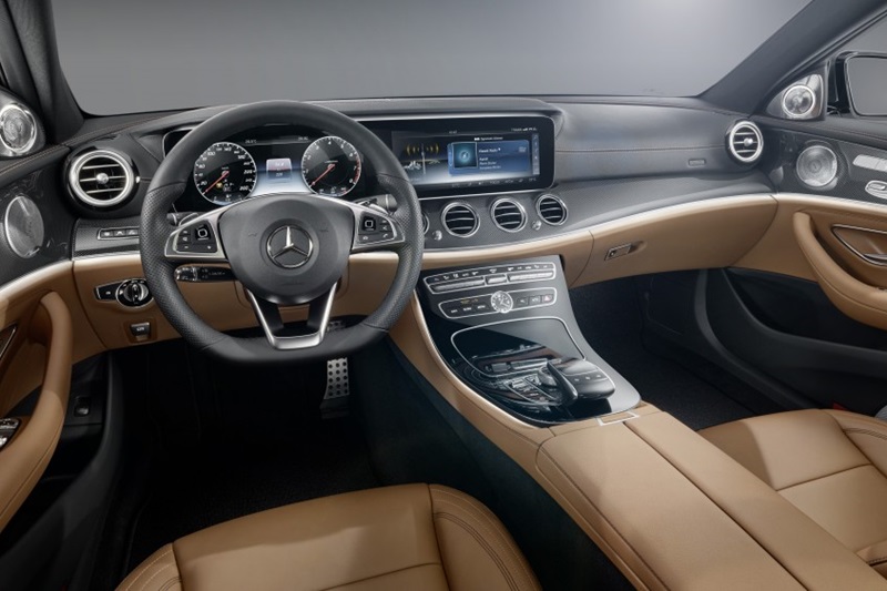 Mercedes-Benz hé lộ khoang lái “ngập tràn công nghệ” của E–Class 2017