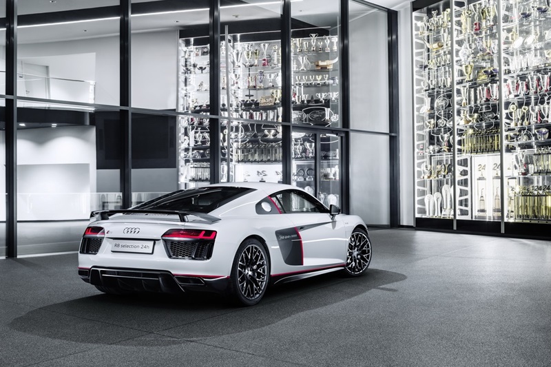 Audi R8 phiên bản đặc biệt ra mắt khách hàng với giá 261.000 USD
