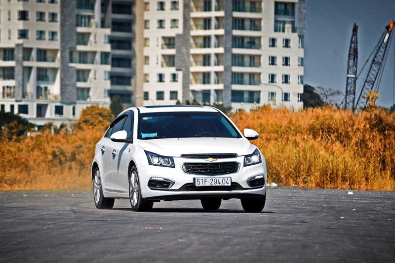 2015 Chevrolet Cruze Reviews Insights and Specs  CARFAX
