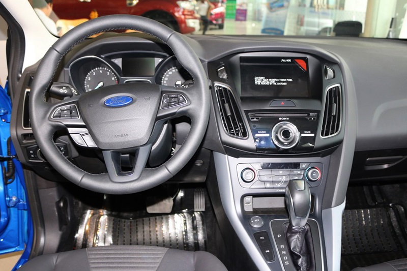 Đánh giá Ford Focus 2015 15 EcoBoost mới mạnh mẽ hơn tiết kiệm hơn