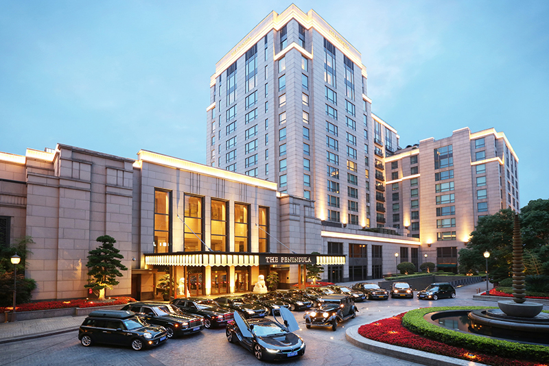 Khách sạn 5 sao tại Trung Quốc dùng BMW i8 đưa đón khách