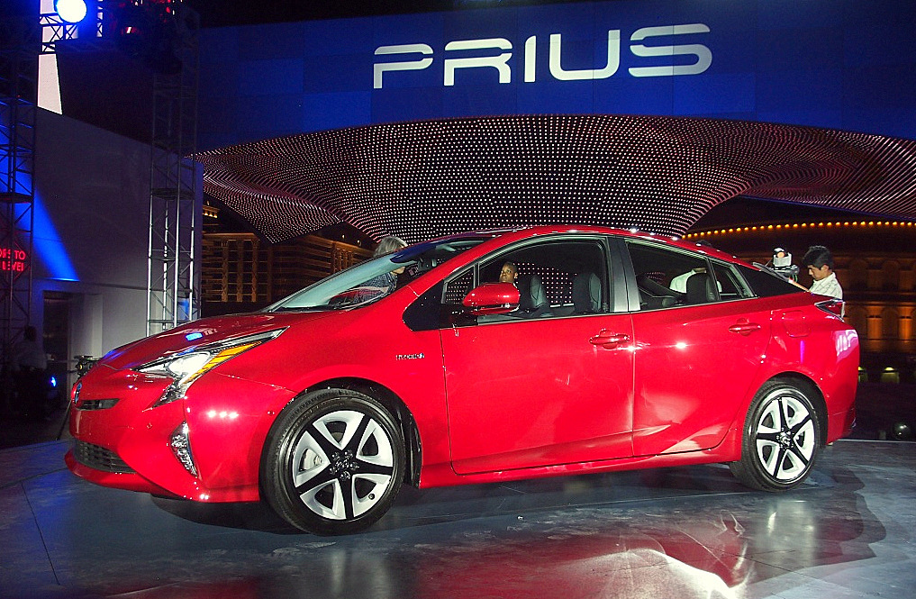 Toyota Prius 2015 đạt mức tiêu thụ nhiên liệu chỉ 2,5 lít/100km