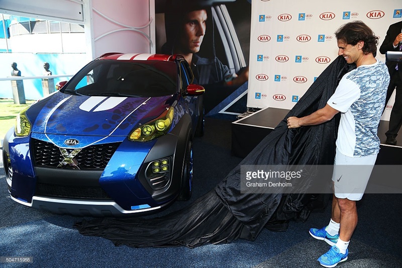 Tay vợt Rafael Nadal xuất hiện bên “xế lạ” Kia X-Car