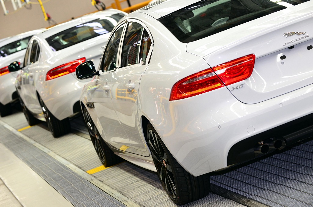 Jaguar XE đi vào sản xuất – câu trả lời đến BMW 3-Series
