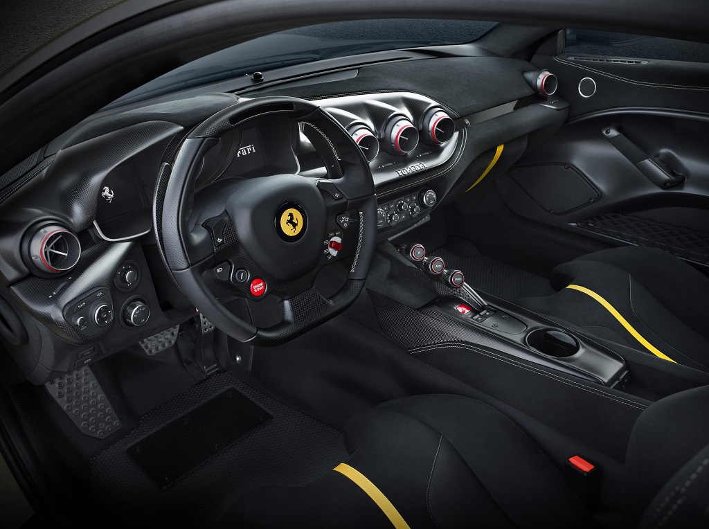 Ferrari “vén màn” F12 TDF so kè cùng Lamborghini Aventador SV