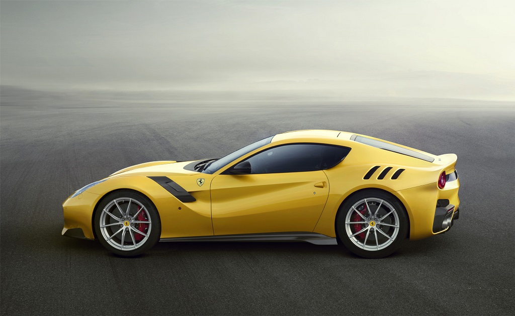 Ferrari “vén màn” F12 TDF so kè cùng Lamborghini Aventador SV
