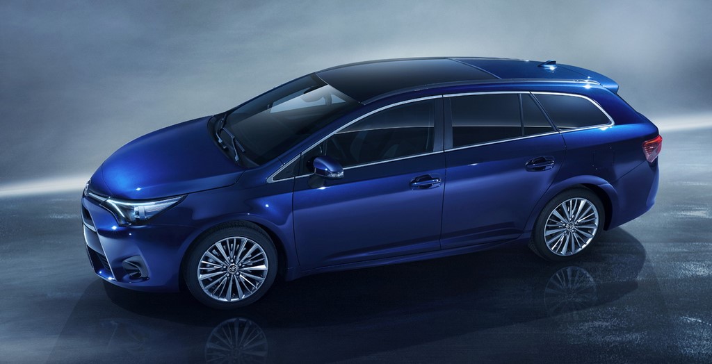Toyota Avensis 2015: Xe gia đình chỉ tiêu thụ 4,1 lít dầu/100km
