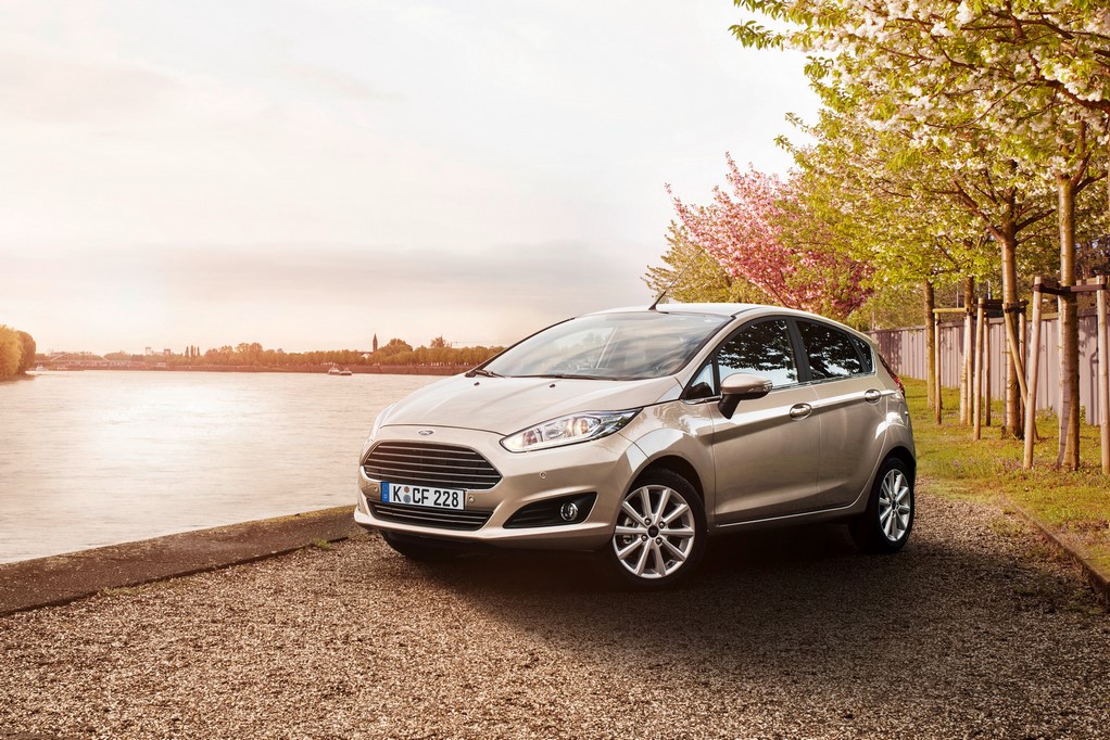 Ford Fiesta 2015 nâng cấp loạt trang bị mới