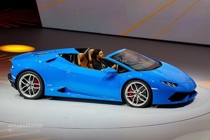 Lamborghini trình làng siêu xe mui trần Huracan Spyder, giá 211.000 USD