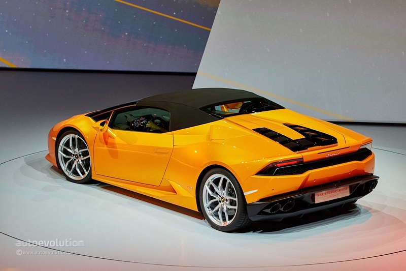 Lamborghini trình làng siêu xe mui trần Huracan Spyder, giá 211.000 USD