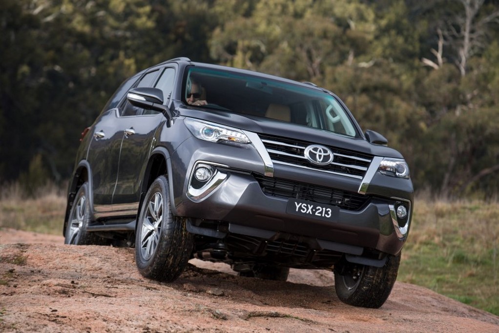 Chính thức trình làng, Toyota Fortuner 2016 có giá bán 35.115 USD