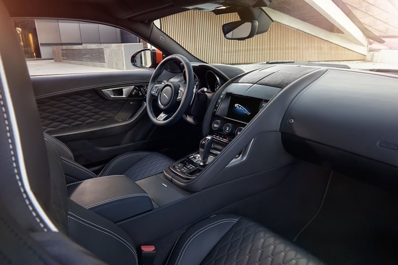 Jaguar F-Type SVR có giá 125.950 USD sắp ra mắt toàn cầu