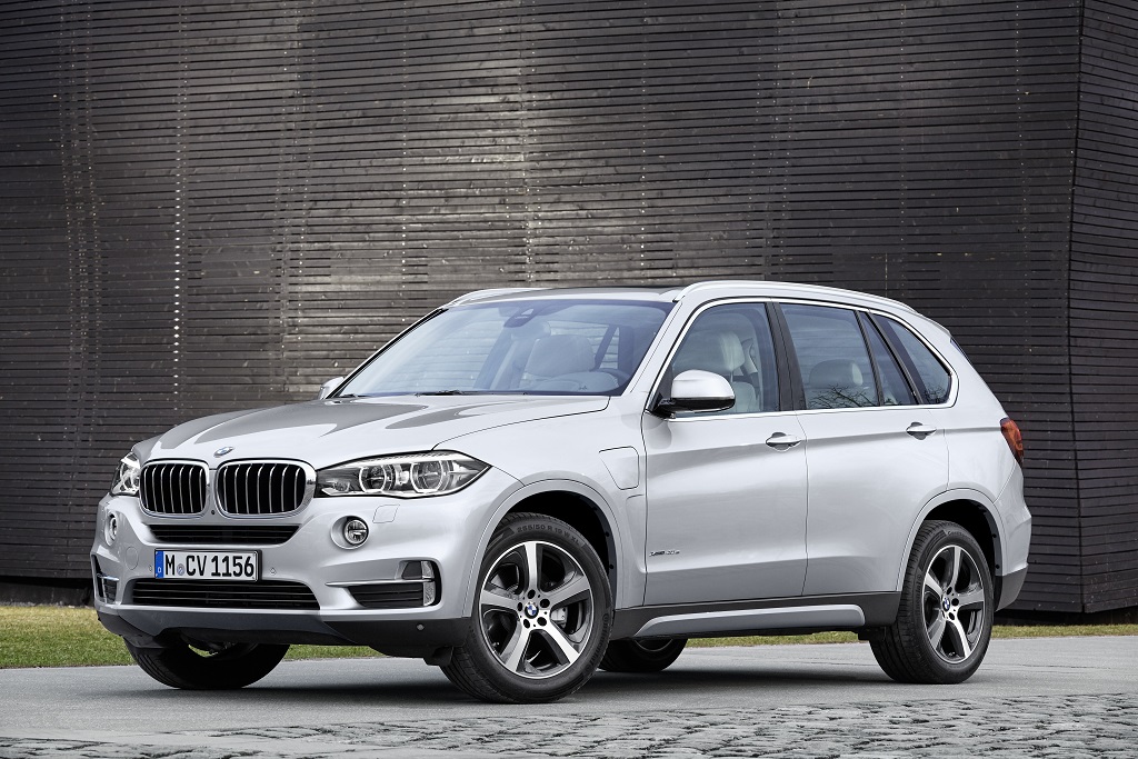 BMW công bố giá bán chiếc SUV tiết kiệm nhiên liệu X5 xDrive40e