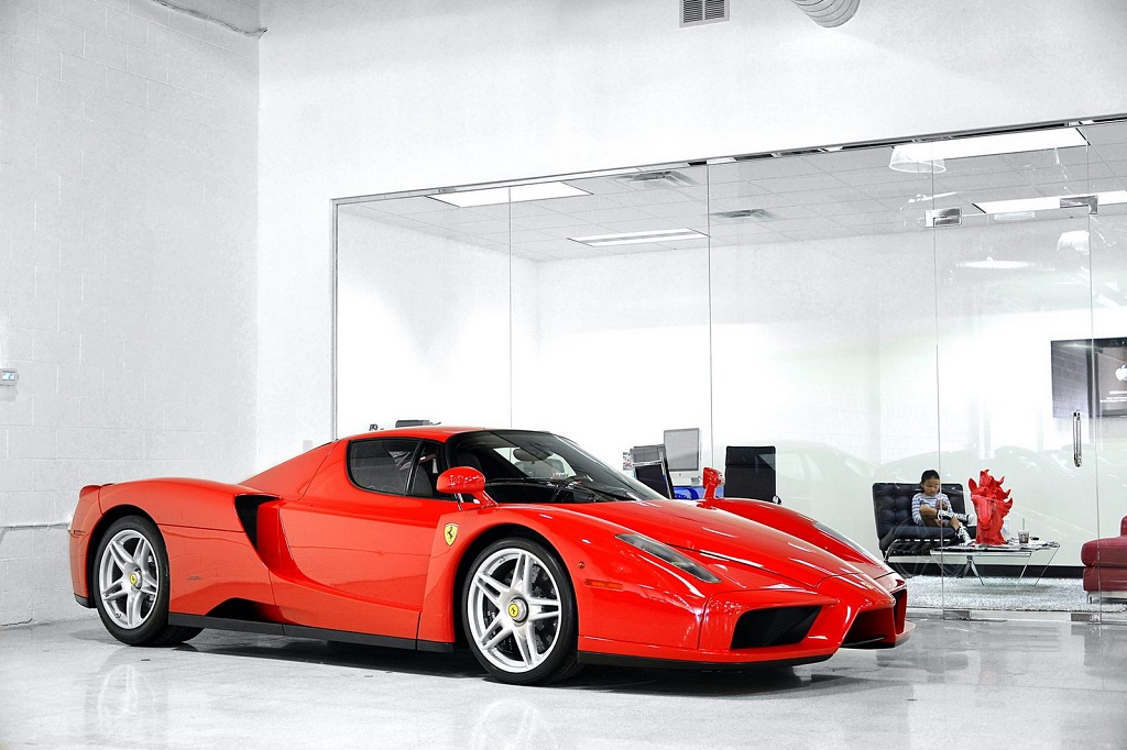 Tay đấm Floyd Mayweather muốn bán “hàng hiếm” Ferrari Enzo