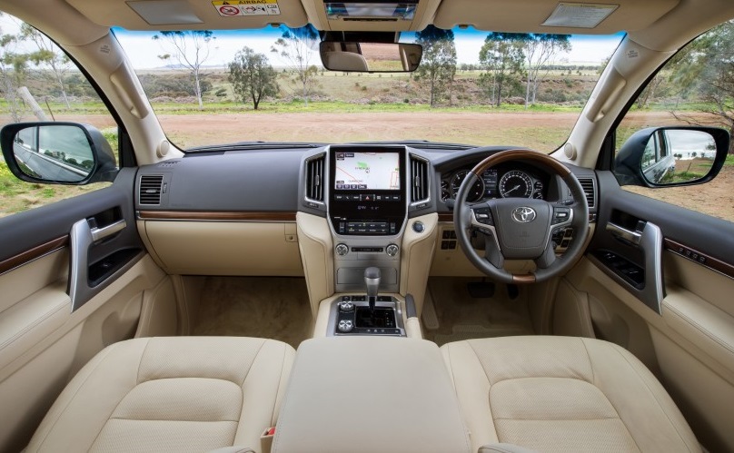Phiên bản nâng cấp Toyota Land Cruiser 2016 ra mắt khách hàng 