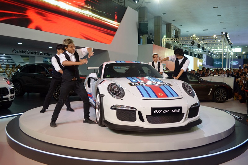 Porsche bán 235 xe tại Việt Nam trong năm 2015