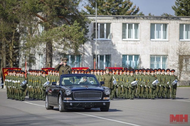 Hồng Kỳ L5 – xe sang Trung Quốc diễu hành tại Belarus 