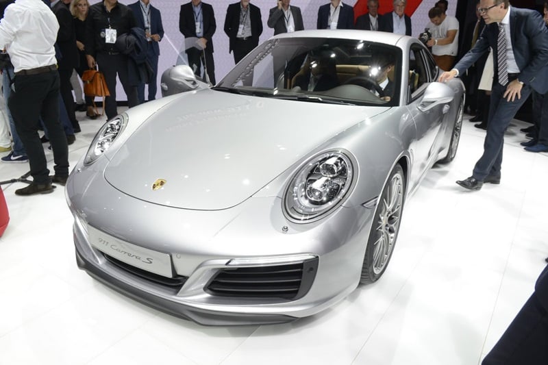 Porsche trình làng 911 Carrera với động cơ mới nhanh hơn, tiết kiệm hơn