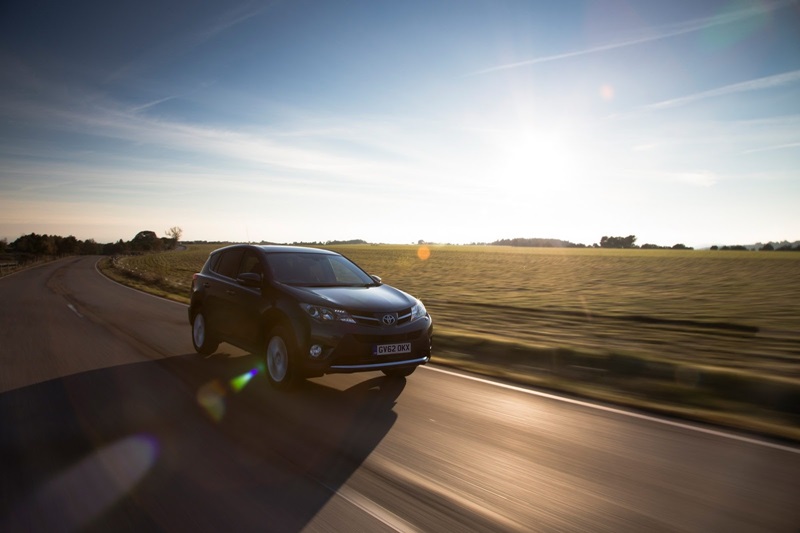 Toyota triệu hồi hơn 2 triệu xe RAV4 do lỗi dây đai an toàn
