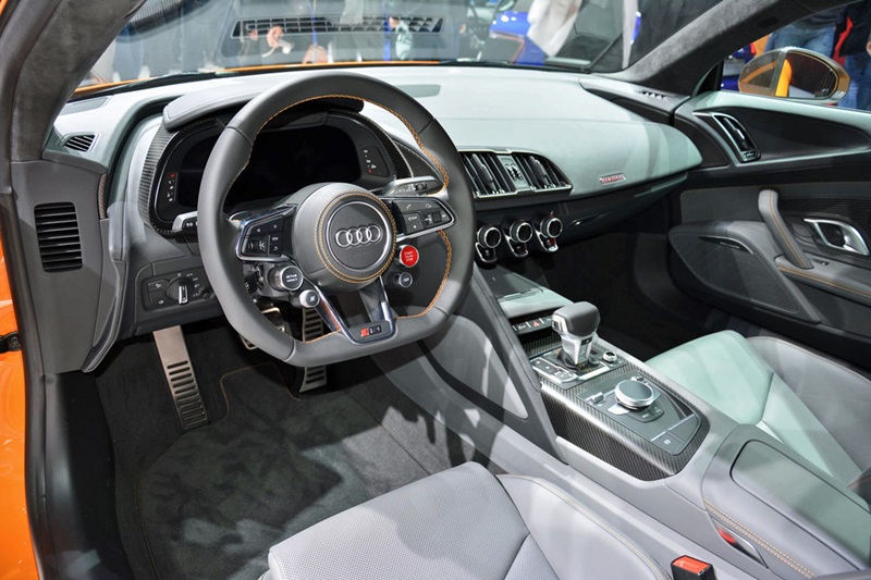 Audi R8 2017 có giá khởi điểm 162.900 USD