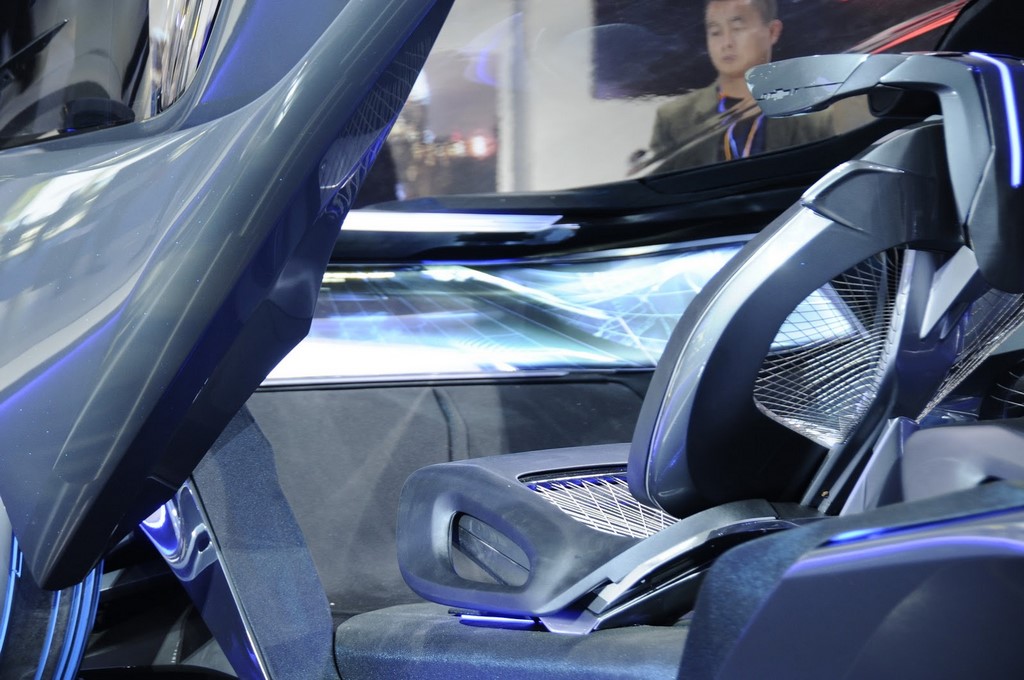 Chevrolet trình làng siêu concept FNR bước ra từ phim khoa học viễn tưởng