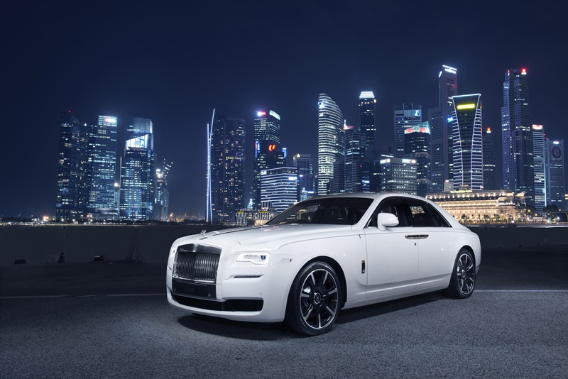 Cận cảnh phiên bản Rolls-Royce Ghost Series II SG50 mừng quốc khánh Singapore