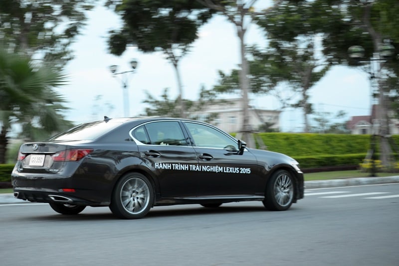 Đánh giá Lexus GS 350 tại Việt Nam: Mạnh mẽ, đầy hứng khởi