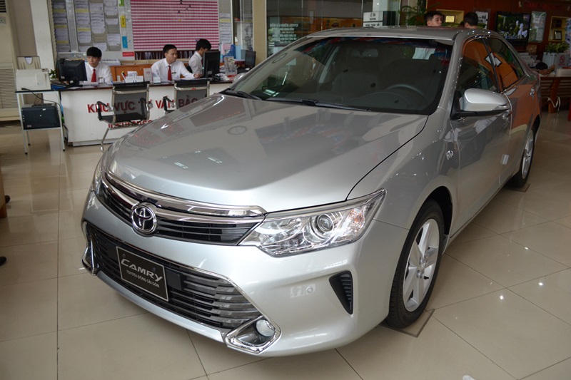Toyota Camry 2015 vừa ra mắt tại Việt Nam có gì mới so với thế hệ trước?