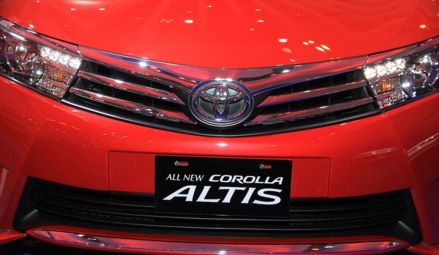Toyota mang bộ đôi Hilux 2016 và Corolla Altis TRD Sportivo đến Indonesia