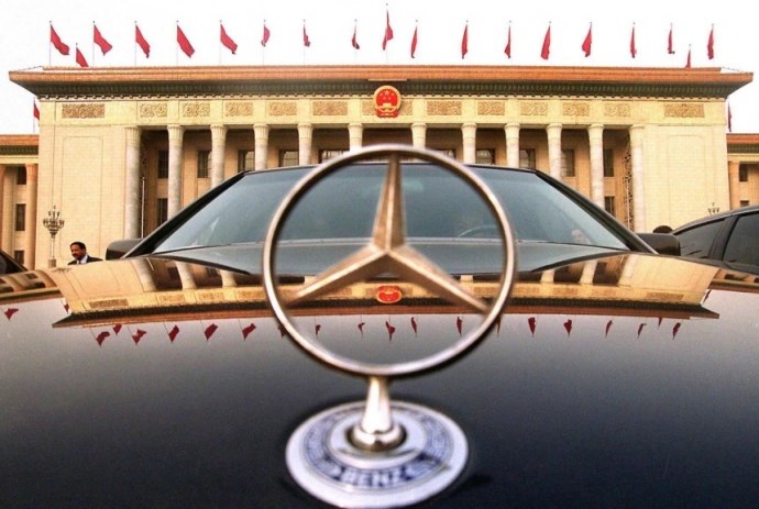 Mercedes-Benz bị phạt 57 triệu USD vì thao túng giá xe
