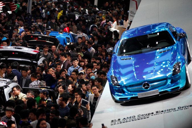 Mercedes-Benz bị phạt 57 triệu USD vì thao túng giá xe