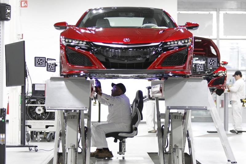 Vừa lăn bánh ra khỏi nhà máy, Acura NSX 2017 đã đến tay khách hàng