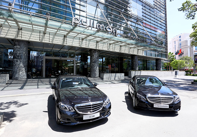 Mercedes-Benz Việt Nam bàn giao xe cho khách sạn Pullman Saigon 
