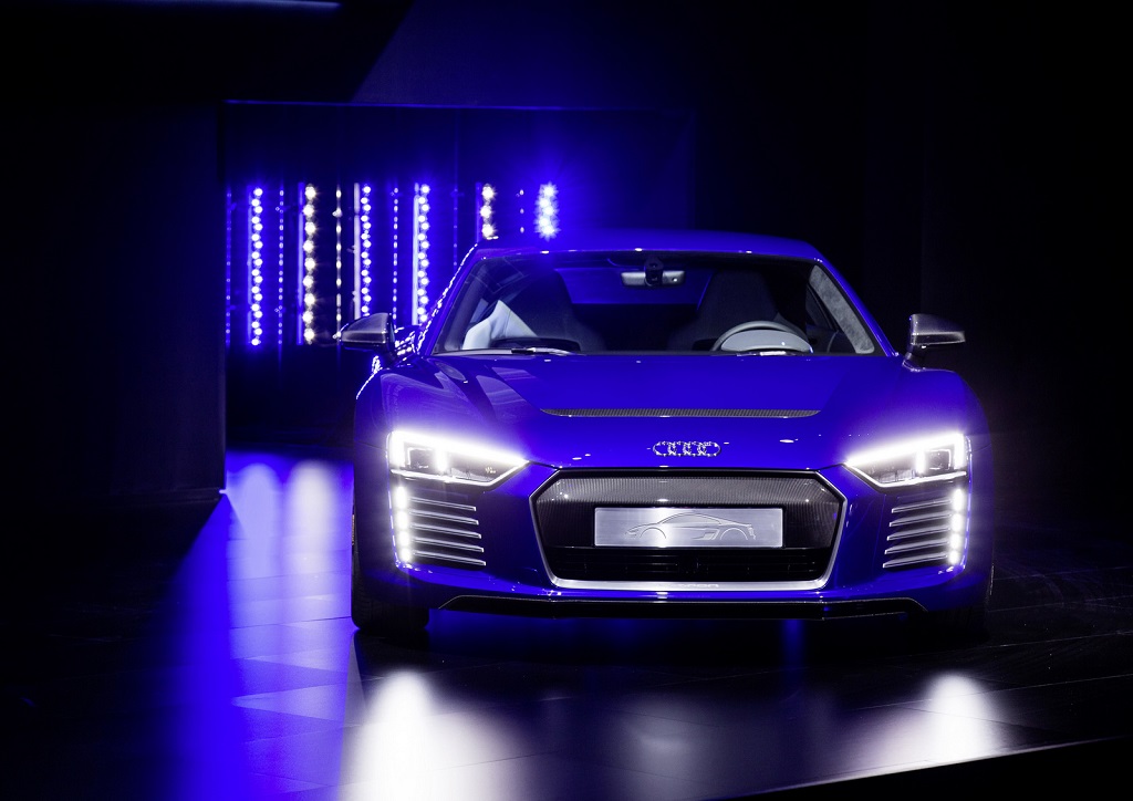 Audi ra mắt phiên bản R8 E-tron có công nghệ tự lái