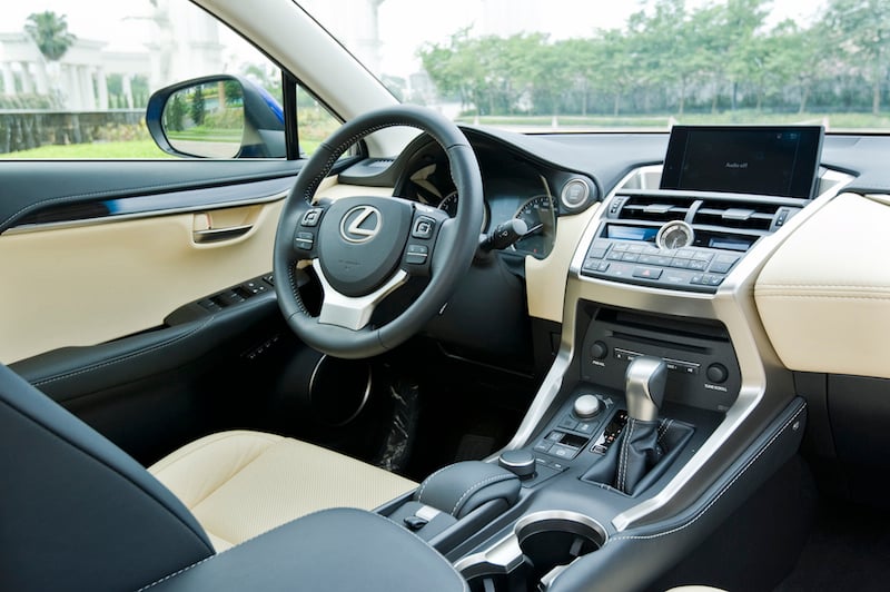 Chính thức trình làng tại Việt Nam, Lexus NX200t có giá 2,408 tỷ đồng
