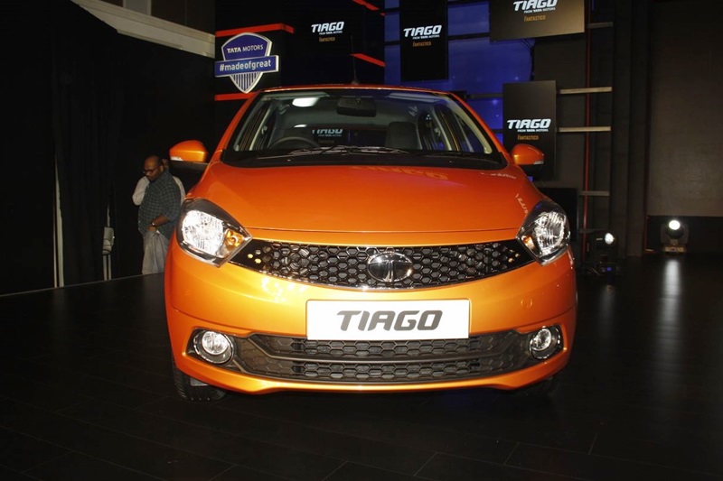 Xe giá rẻ Tata Tiago bán “đắt như tôm tươi”